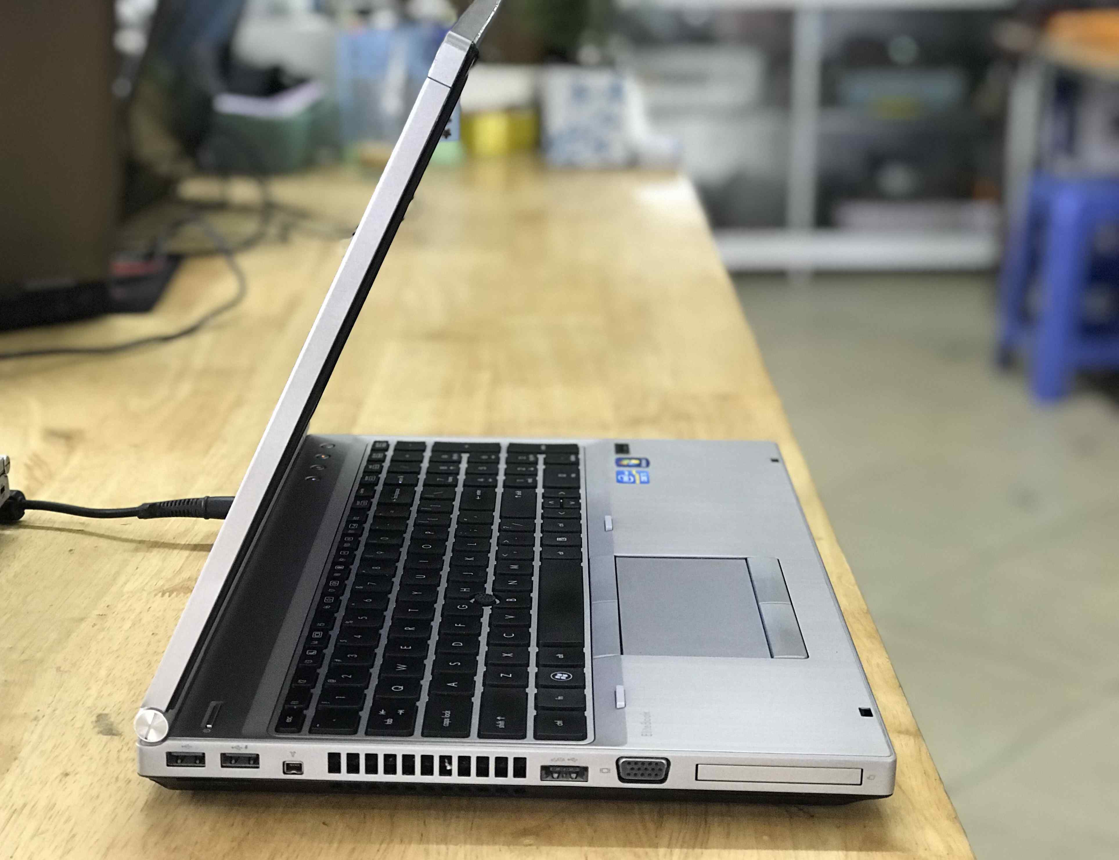 Laptop cũ Hp EliteBook 8560p i5 Card rời