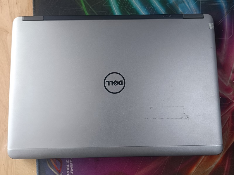 Dell Latitude E7440 mặt A