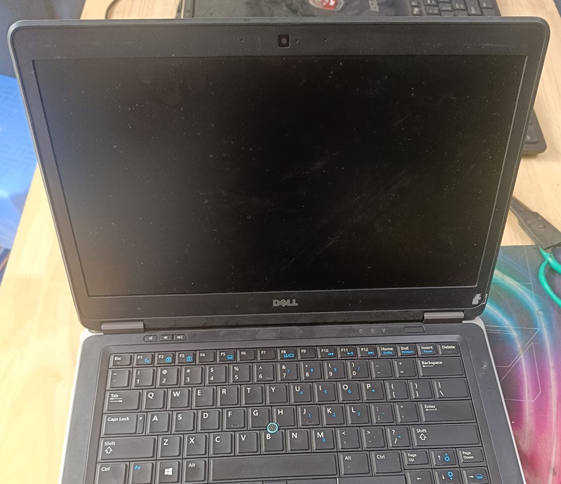 Dell Latitude E7440 mặt B, C