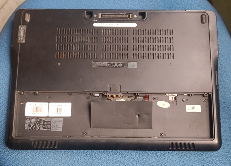 Dell Latitude E7450 mặt D