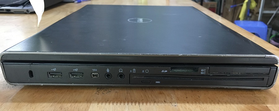 cạnh trái laptop Dell M4600