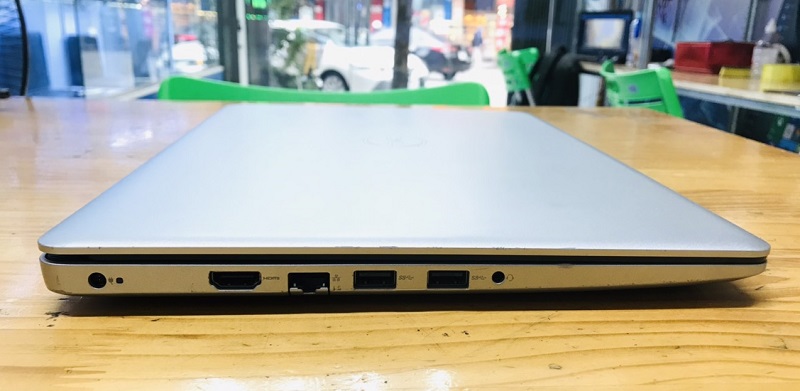 Laptop cũ Dell insprion 3481 Core I3