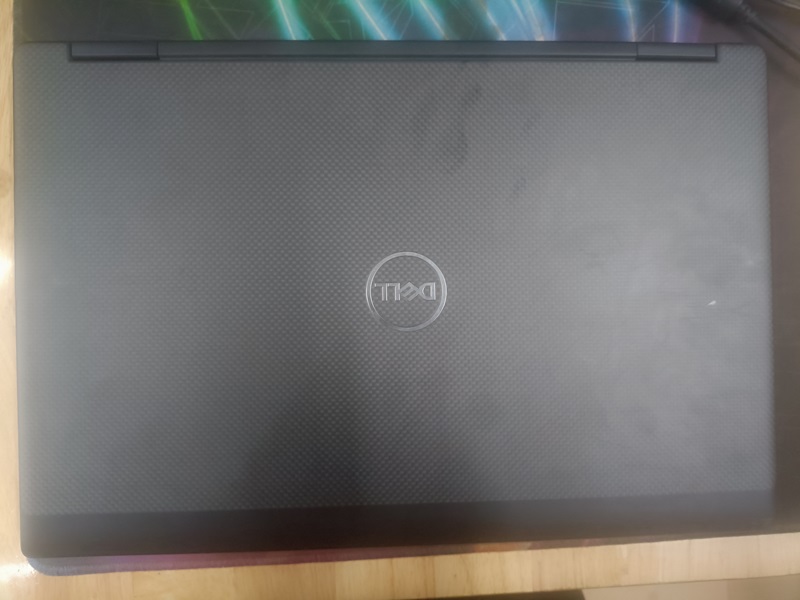 Dell Precision 7530 mặt A