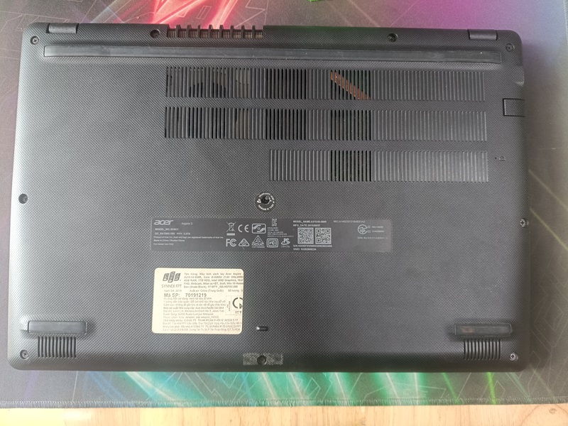 Acer Aspire A315-54 mặt D