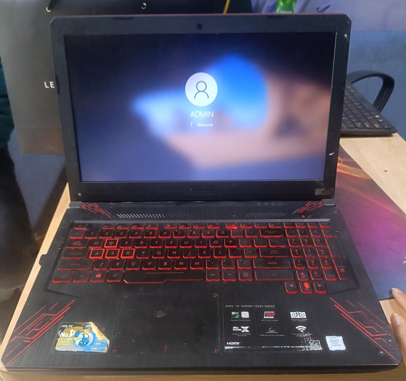 Asus FX504G mặt D