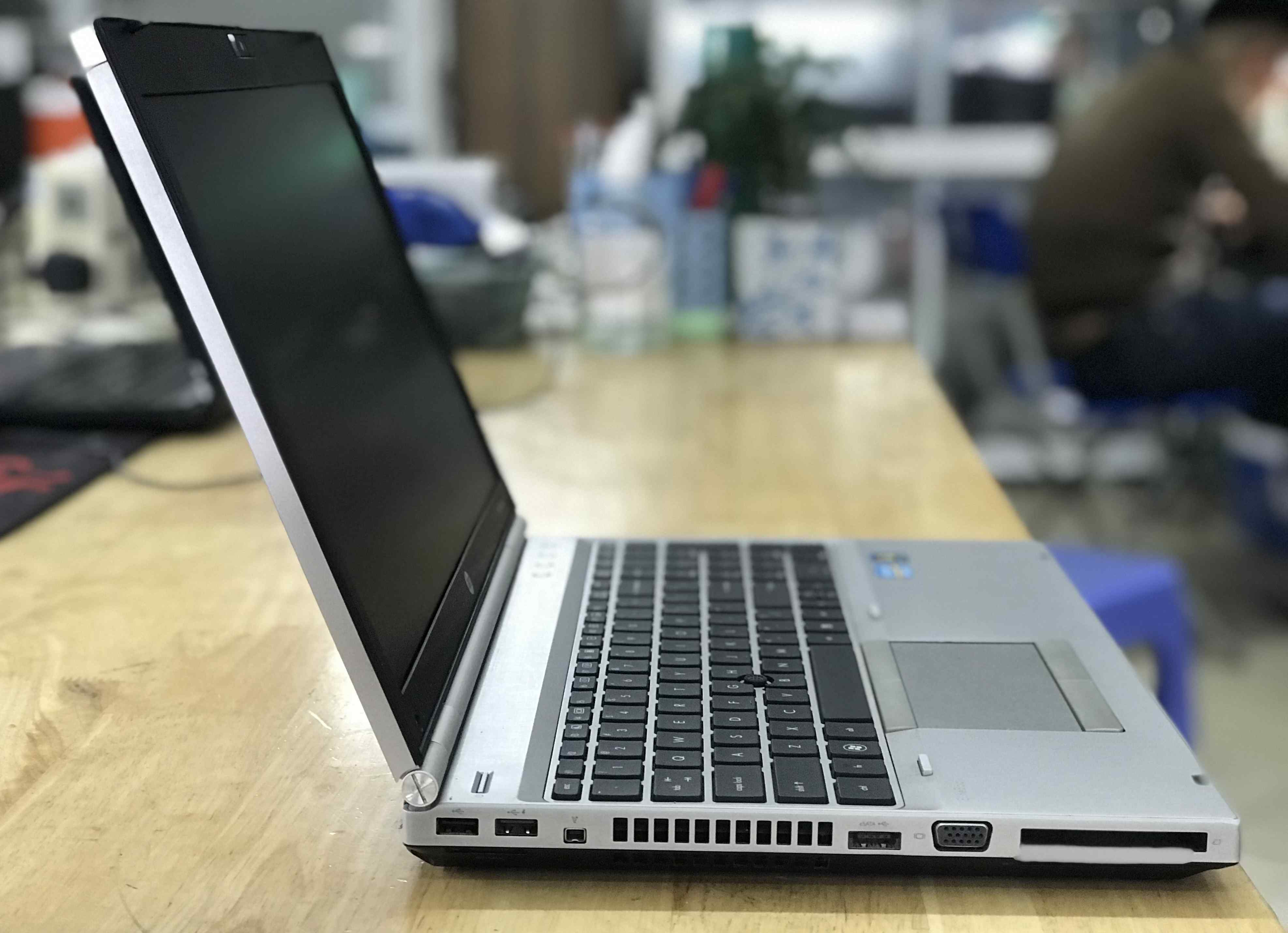 b&aacute;n laptop cũ hp elitebook 8560p gi&aacute; rẻ