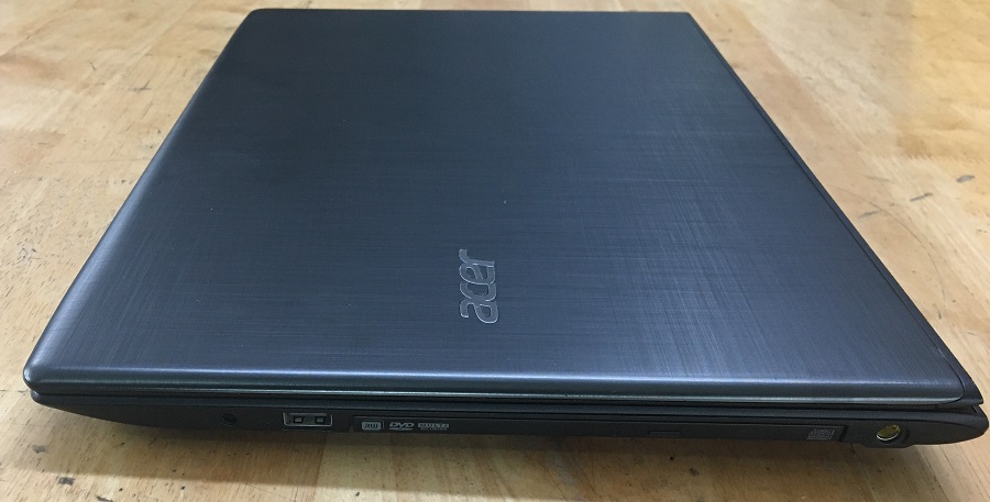 cạnh phải laptop acer E5-575G