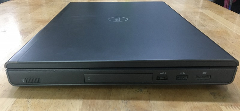 cạnh phải laptop dell M6800