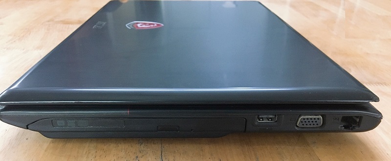 cạnh phải laptop msi GE60