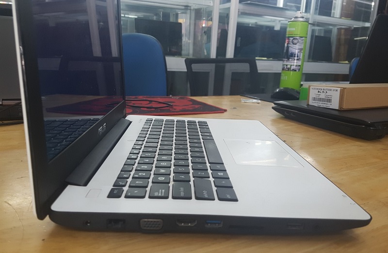 Laptop Asus X453S màu trắng