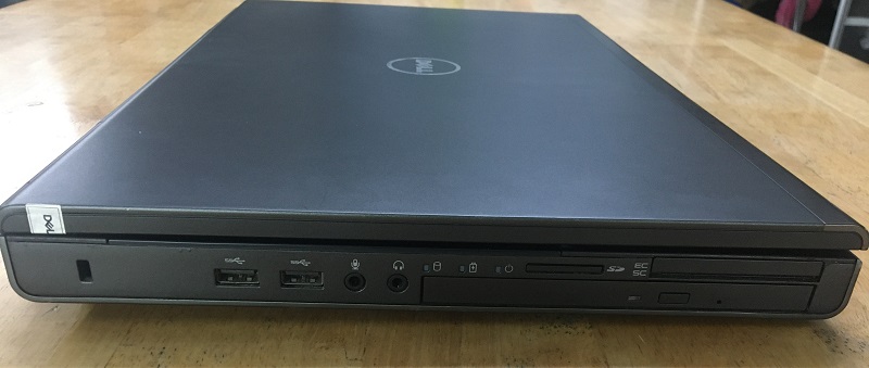 cạnh trái laptop dell M6800