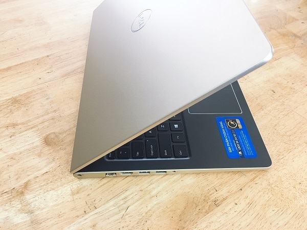 góc phải của Dell V 5568