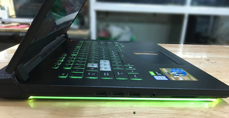 cạnh trái laptop asus gaming strix G531