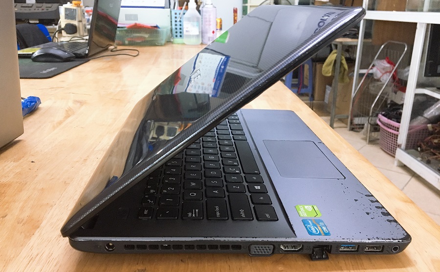 cạnh trái laptop asus x450