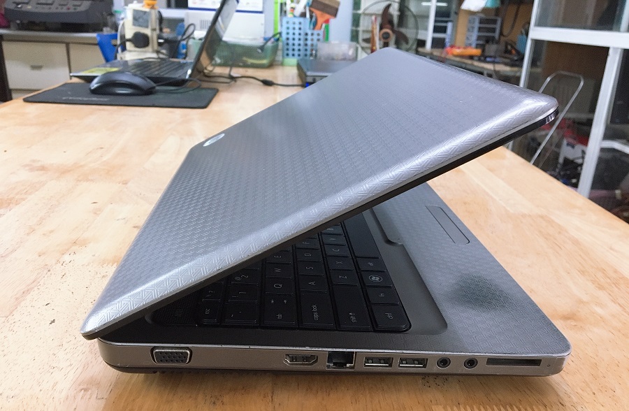 cạnh trái laptop hp G42