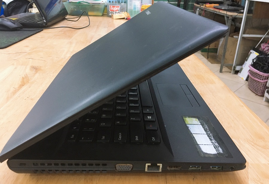 cạnh trái laptop lenovo G400