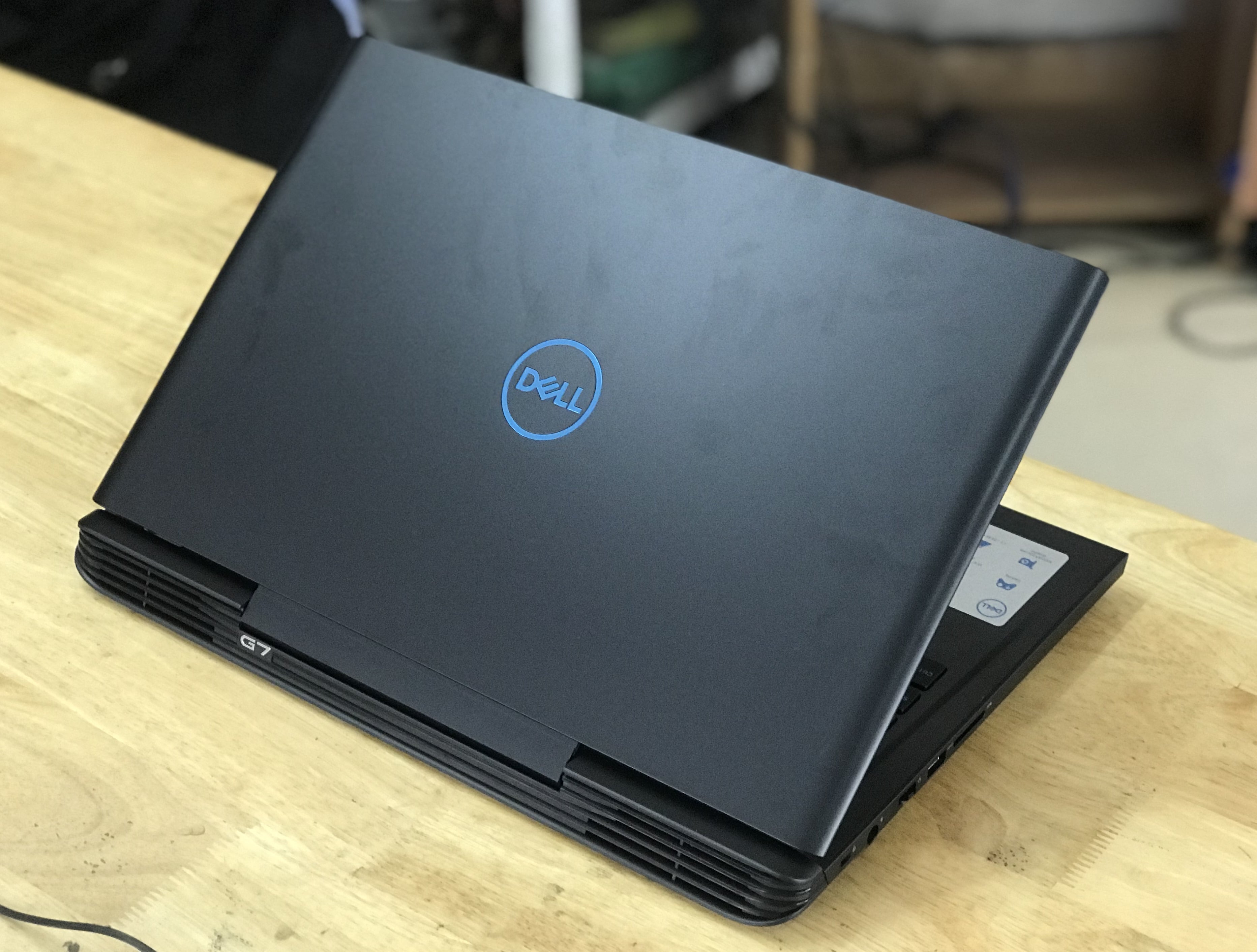 đánh giá thiết kế dell g7 7588 3