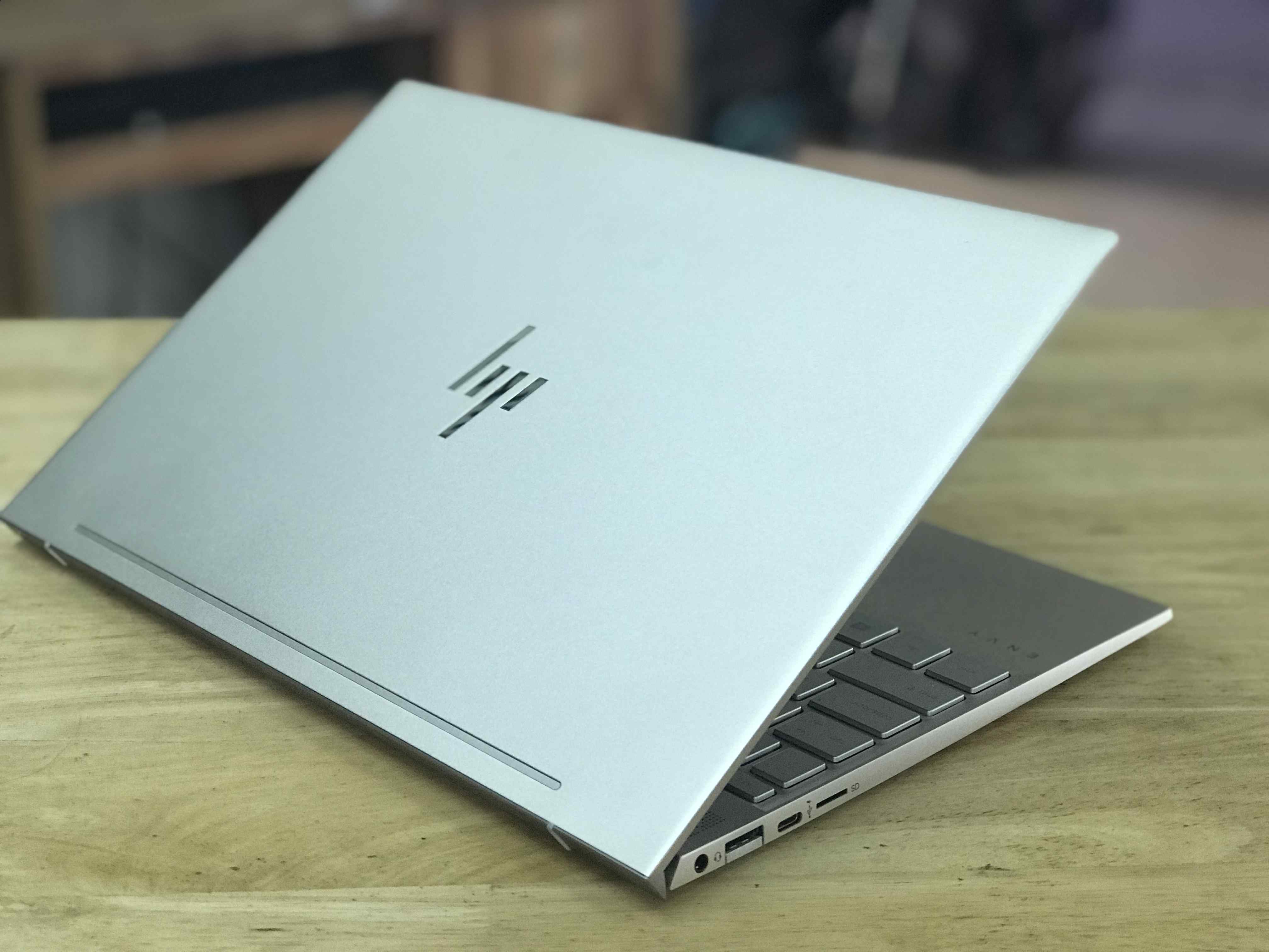 đánh giá thiết kế hp envy 13 - ah1011tu 4