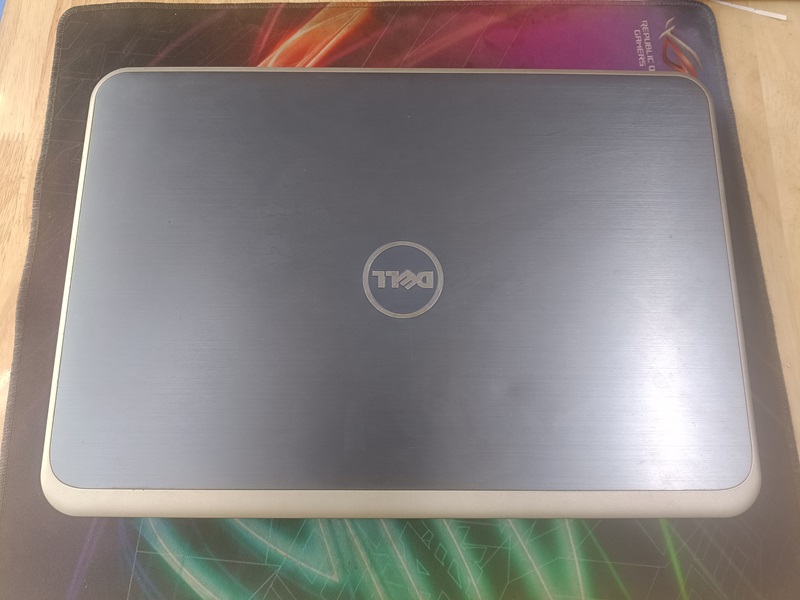 Dell Inspiron 5537 mặt A