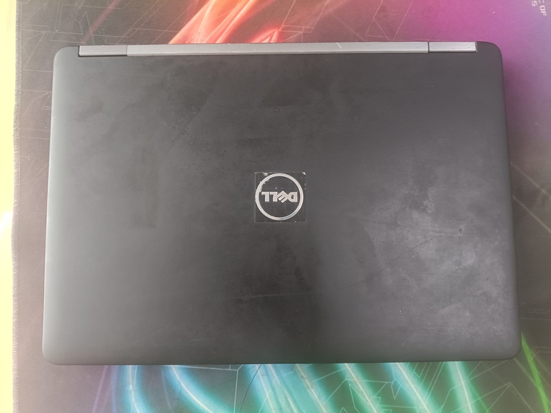 Dell Latitude E5270 mặt A