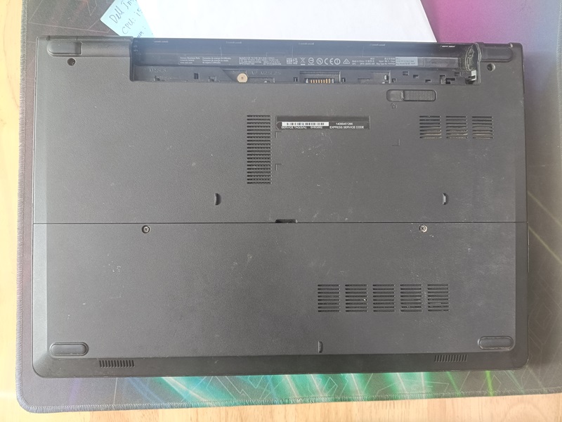 Dell Vostro 3559 mặt D