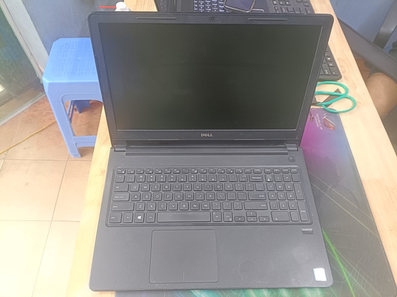 Dell Vostro 3568 mặt B, C