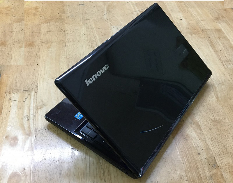 góc phải laptop lenovo G580