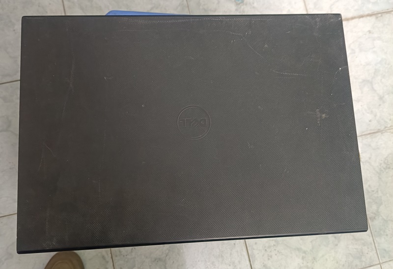 Dell Inspiron 3542 mặt A