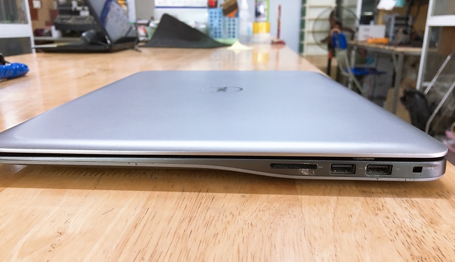 một số cổng kết nối dell inspiron 7548