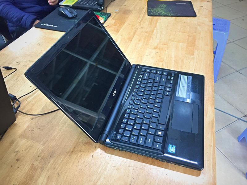 Acer Aspire E1 - 470 Core i3