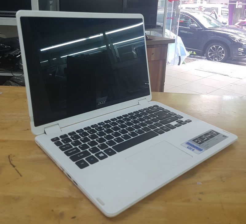 Laptop Acer R3-471T