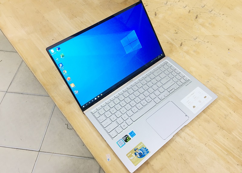 laptop asus UX533