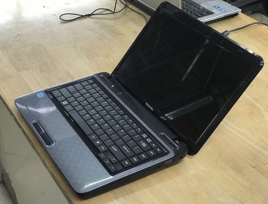 laptop cũ toshiba satellite l745