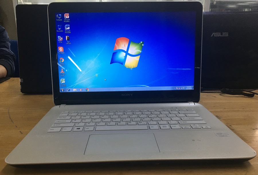 Laptop sony SVF14 core i3