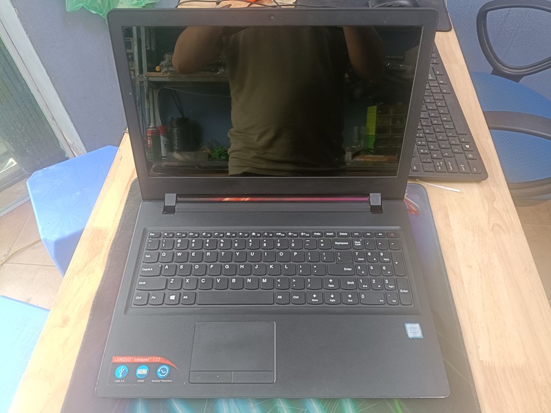 Lenovo Ideapad 110 mặt B, C