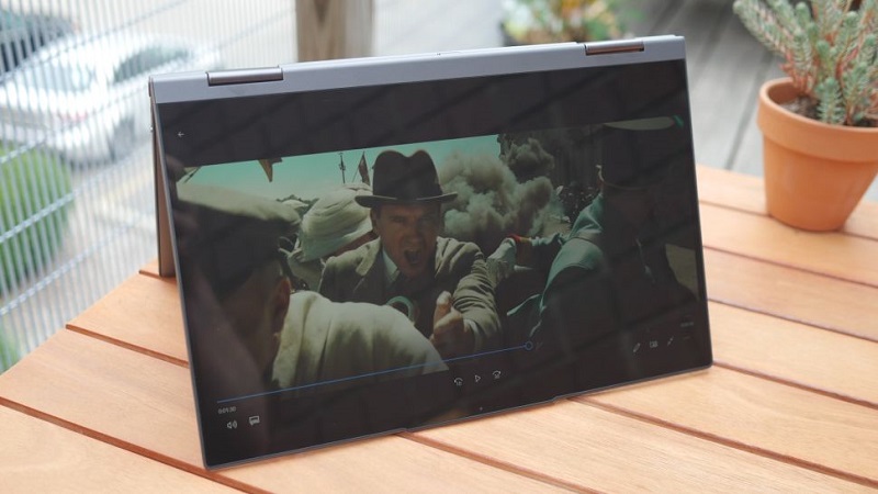 Đánh giá Lenovo Flex 5G laptop 5G đầu tiên
