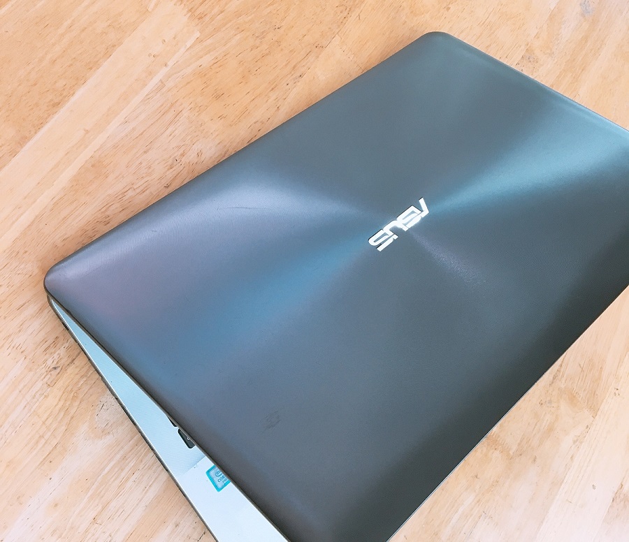 mat tren laptop asus cũ