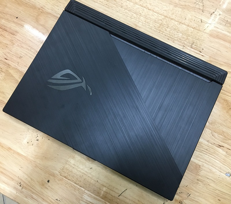 mặt trên laptop asus gaming rog strix G531GT