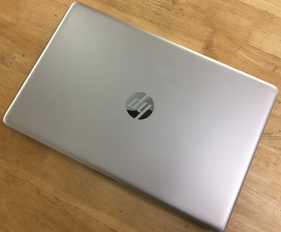 mặt trên laptop HP 15-da0054tu