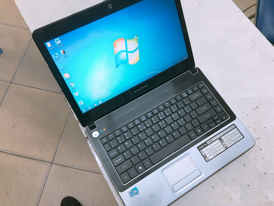 máy tính laptop acer d730