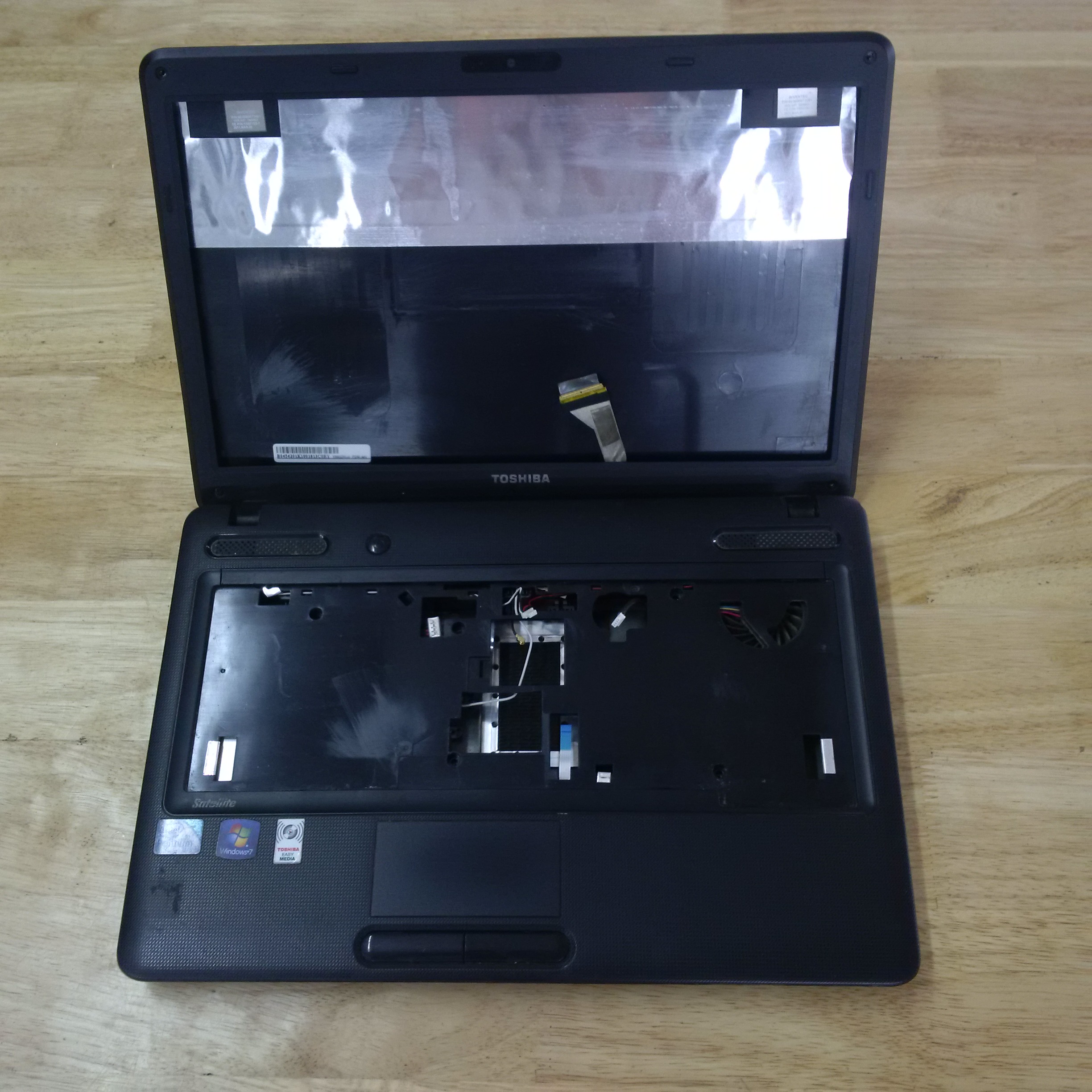 vỏ laptop toshiba cũ