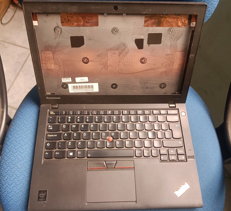 Lenovo Thinkpad X250 mặt B, C